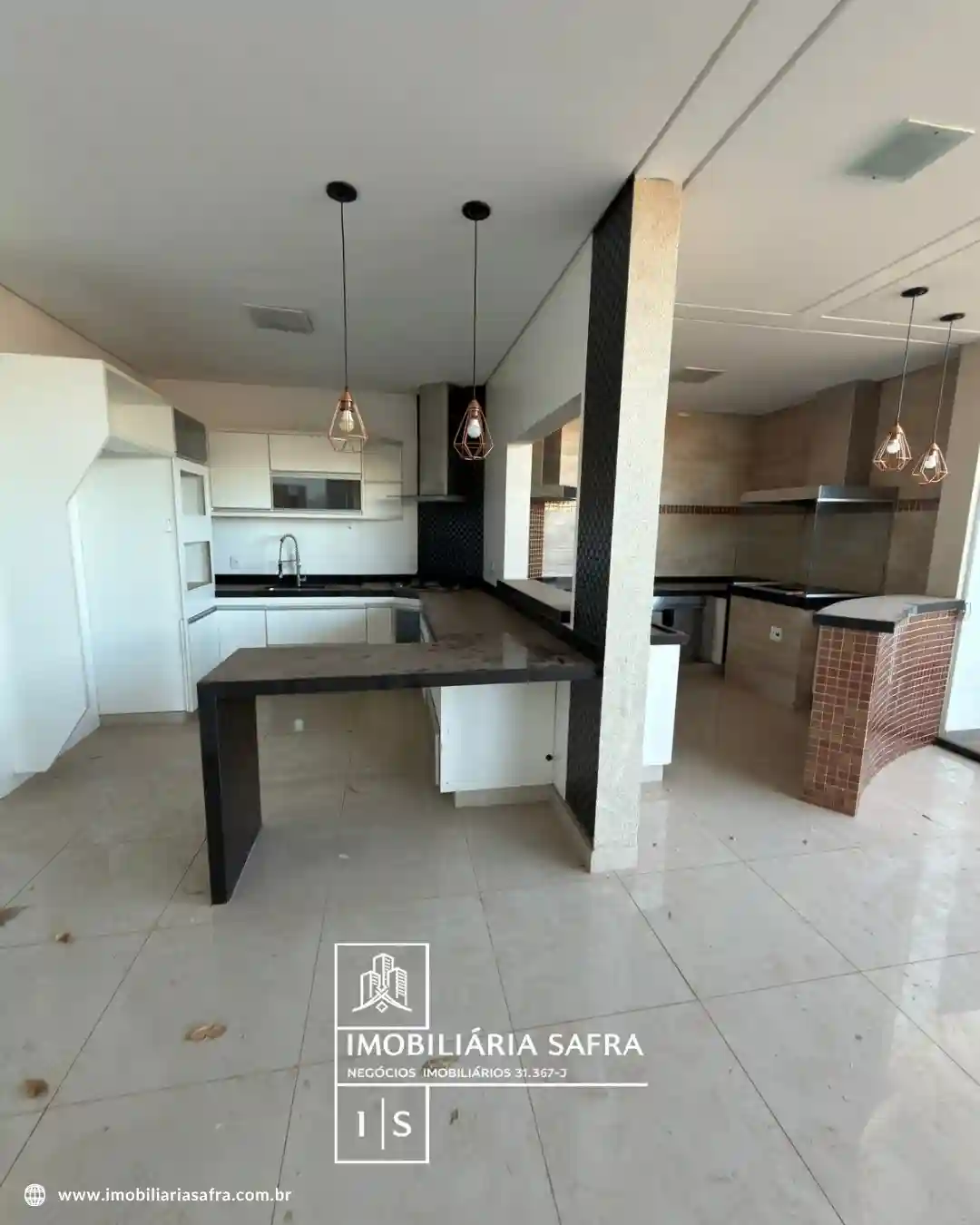Casa com 4 quartos para aluguel, 275m² — foto 17 de 31