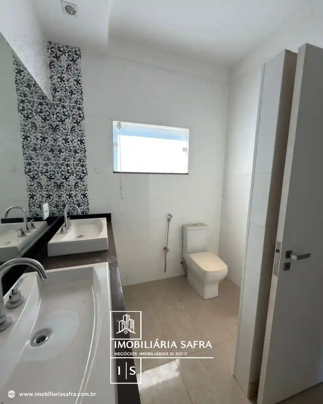Casa com 4 quartos para aluguel, 275m² — foto 25 de 31