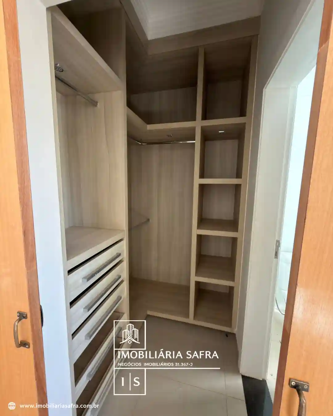 Casa com 4 quartos para aluguel, 275m² — foto 23 de 31