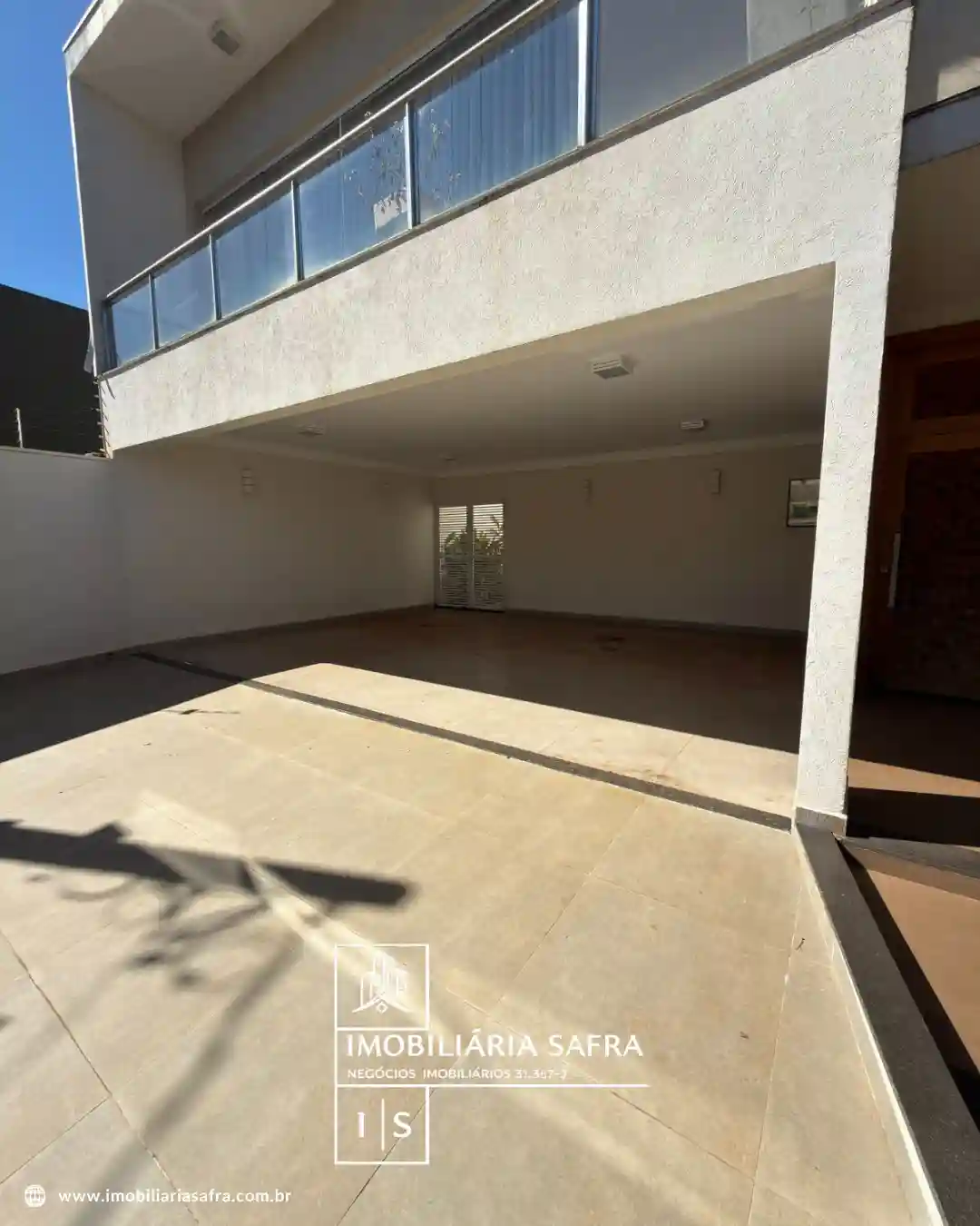 Casa com 4 quartos para aluguel, 275m² — foto 2 de 31