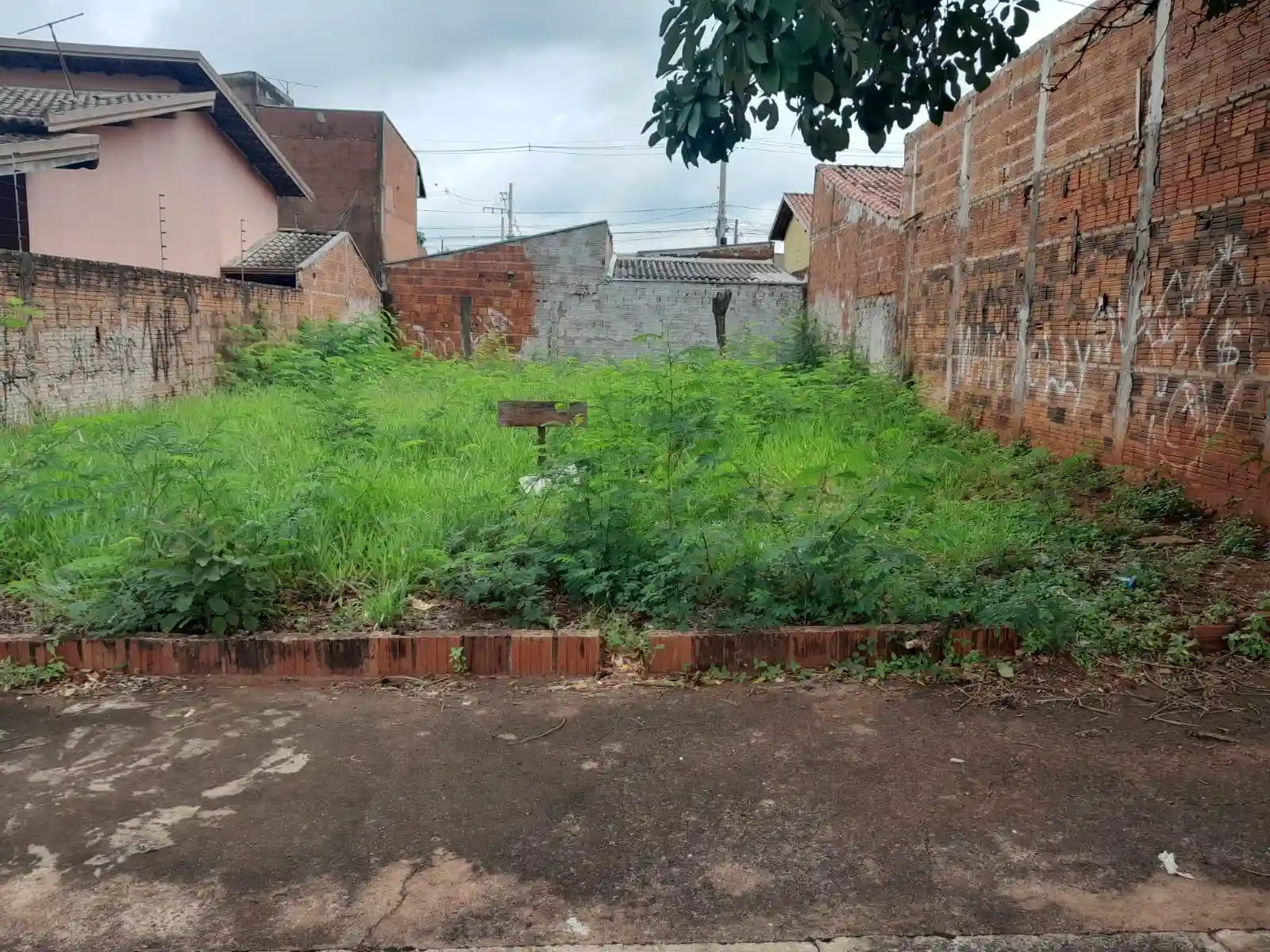 Terreno / Lote / Condomínio  à venda, 200m² — foto 1 de 2