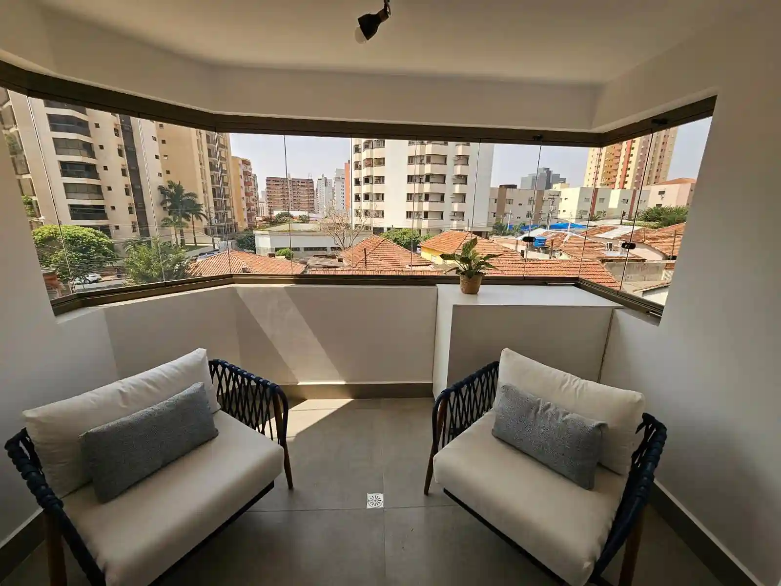 Apartamento com 3 quartos à venda, 130m² — foto 1 de 15