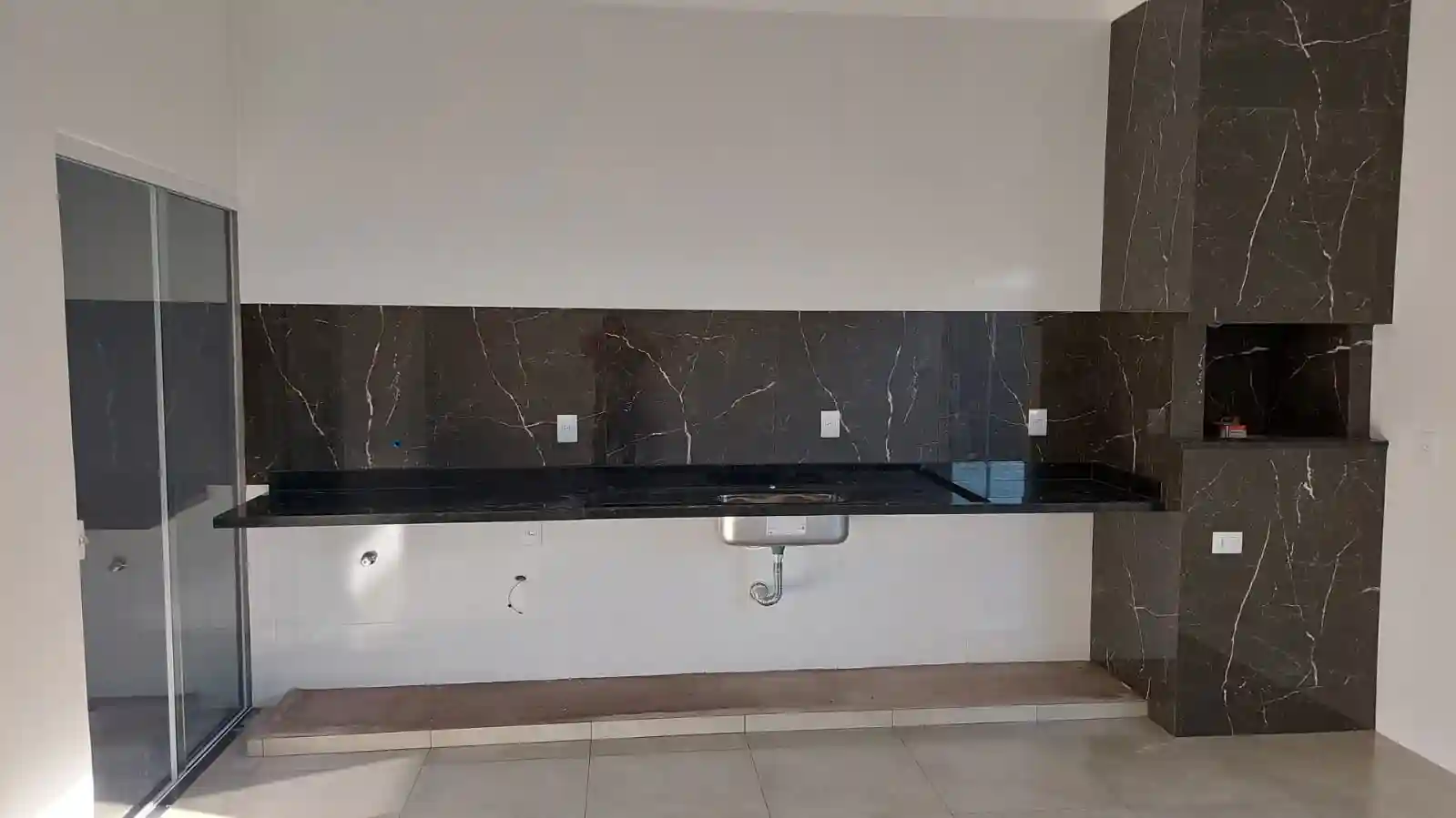 Casa com 3 quartos à venda, 200m² — foto 2 de 11