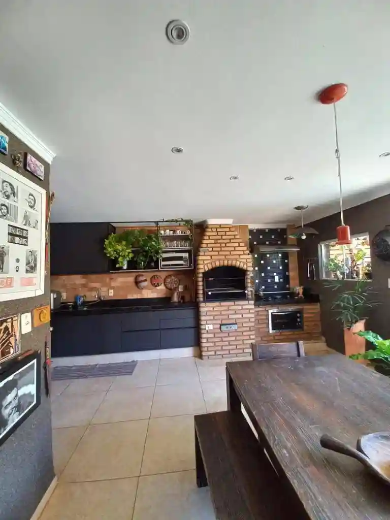 Casa com 3 quartos à venda, 275m² — foto 1 de 23