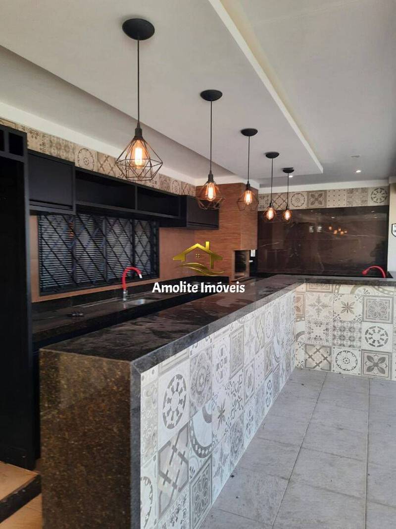 Casa com 3 quartos à venda, 230m² — foto 3 de 15