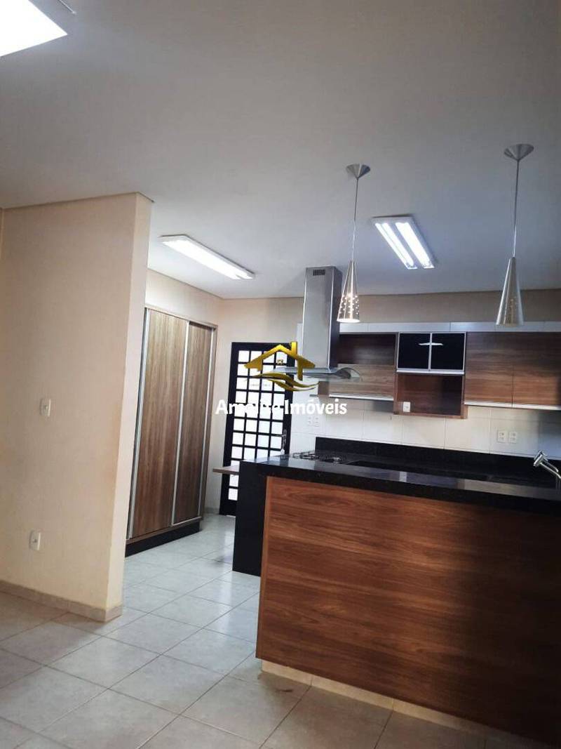 Casa com 3 quartos à venda, 230m² — foto 6 de 15