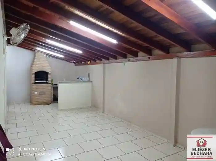 Casa com 3 quartos à venda, 100m² — foto 1 de 10