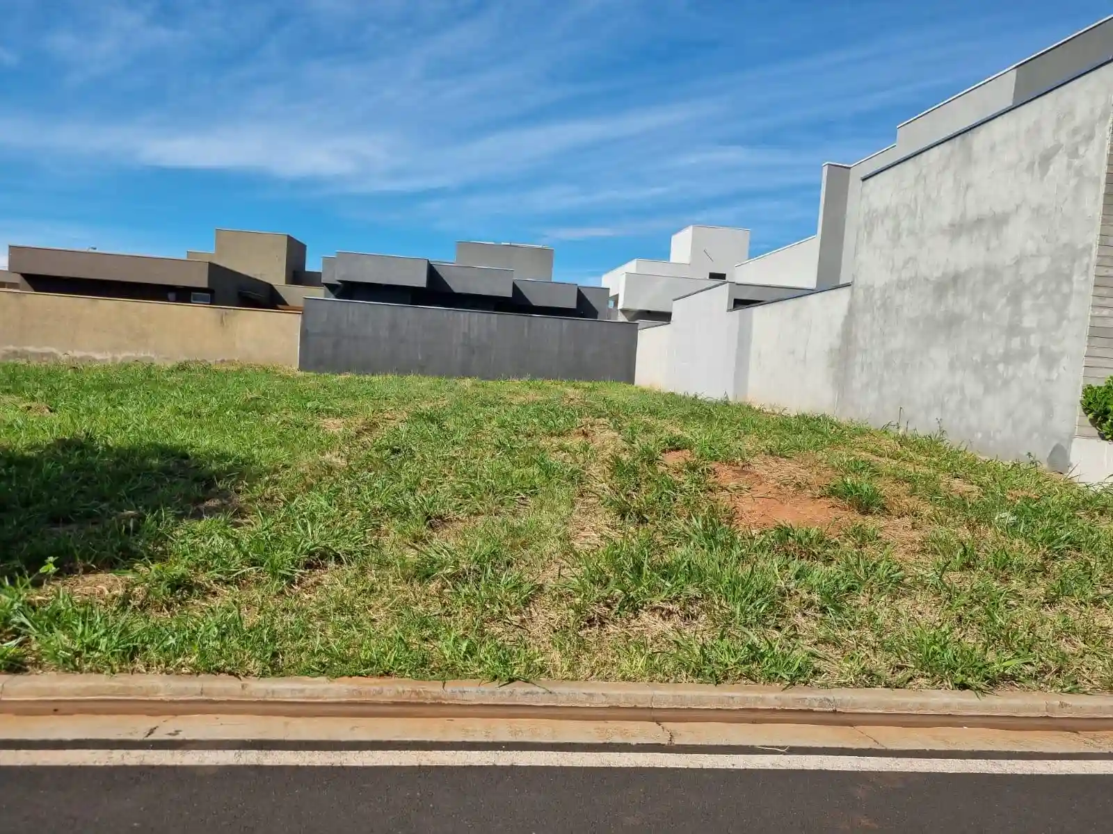 Terreno / Lote / Condomínio  à venda, 300m² — foto 1 de 1