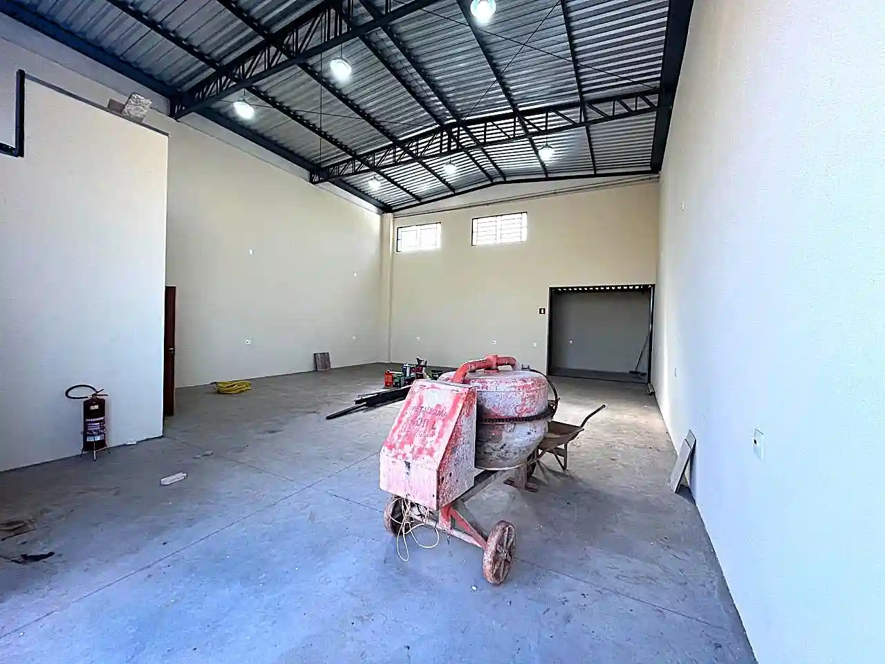 Galpão / Depósito / Armazém  à venda, 200m² — foto 4 de 15