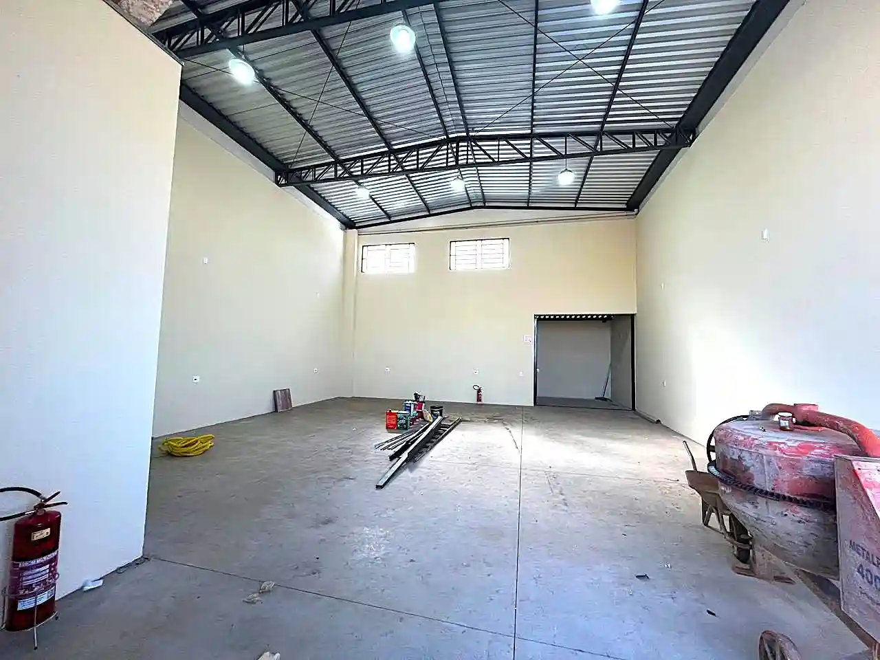 Galpão / Depósito / Armazém  à venda, 200m² — foto 14 de 15