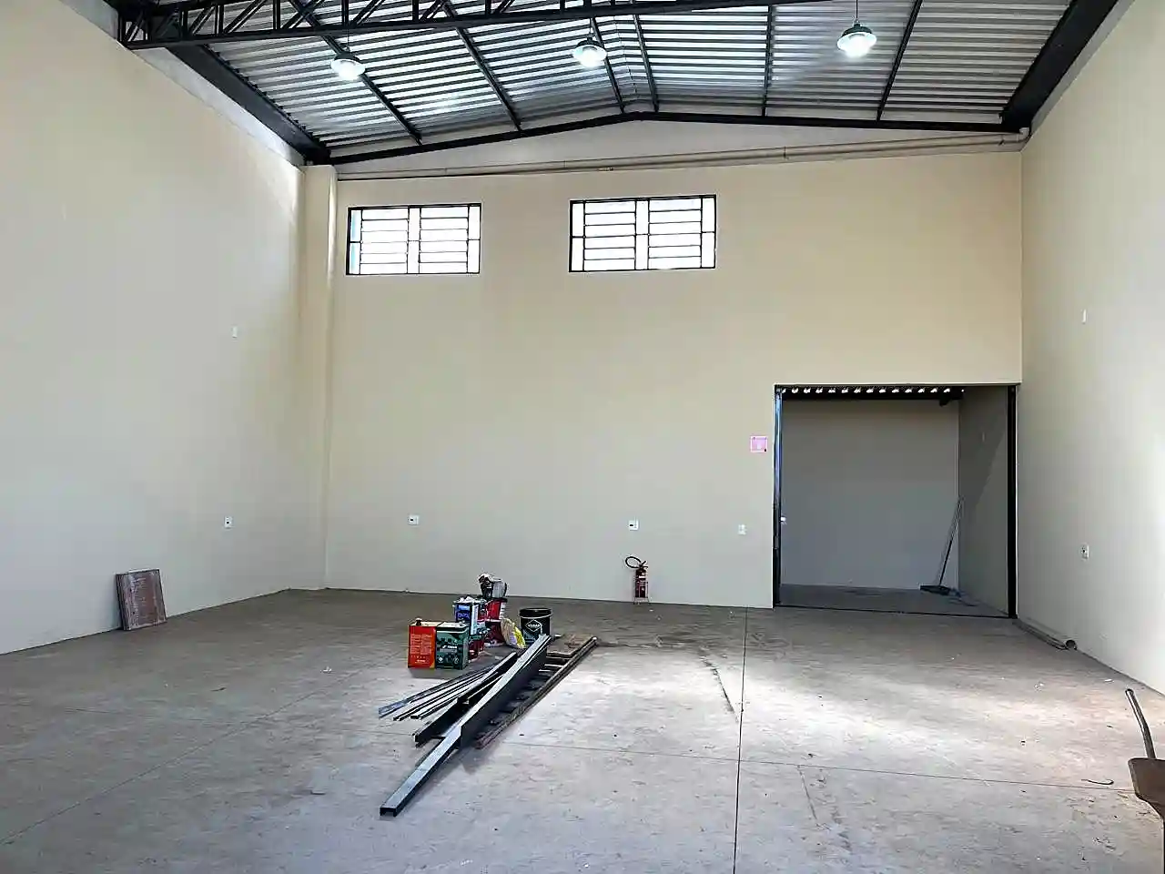 Galpão / Depósito / Armazém  à venda, 200m² — foto 3 de 15