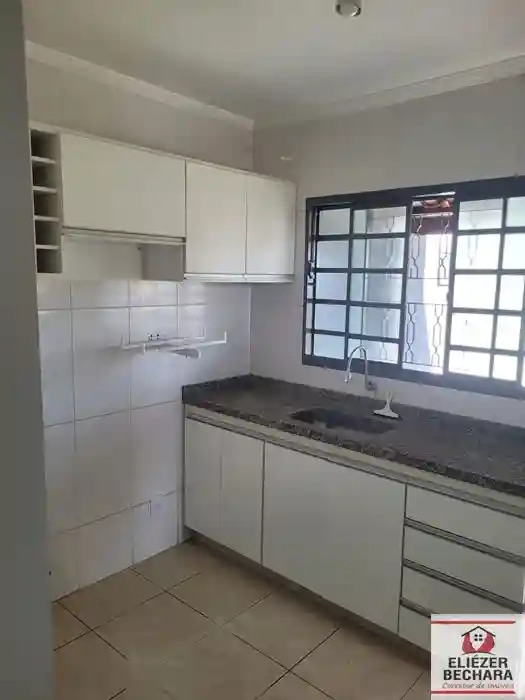 Casa com 3 quartos à venda, 180m² — foto 2 de 42
