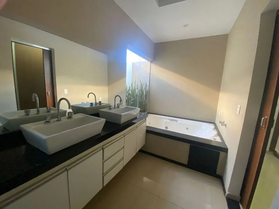 Casa de Condomínio para aluguel — foto 1 de 5