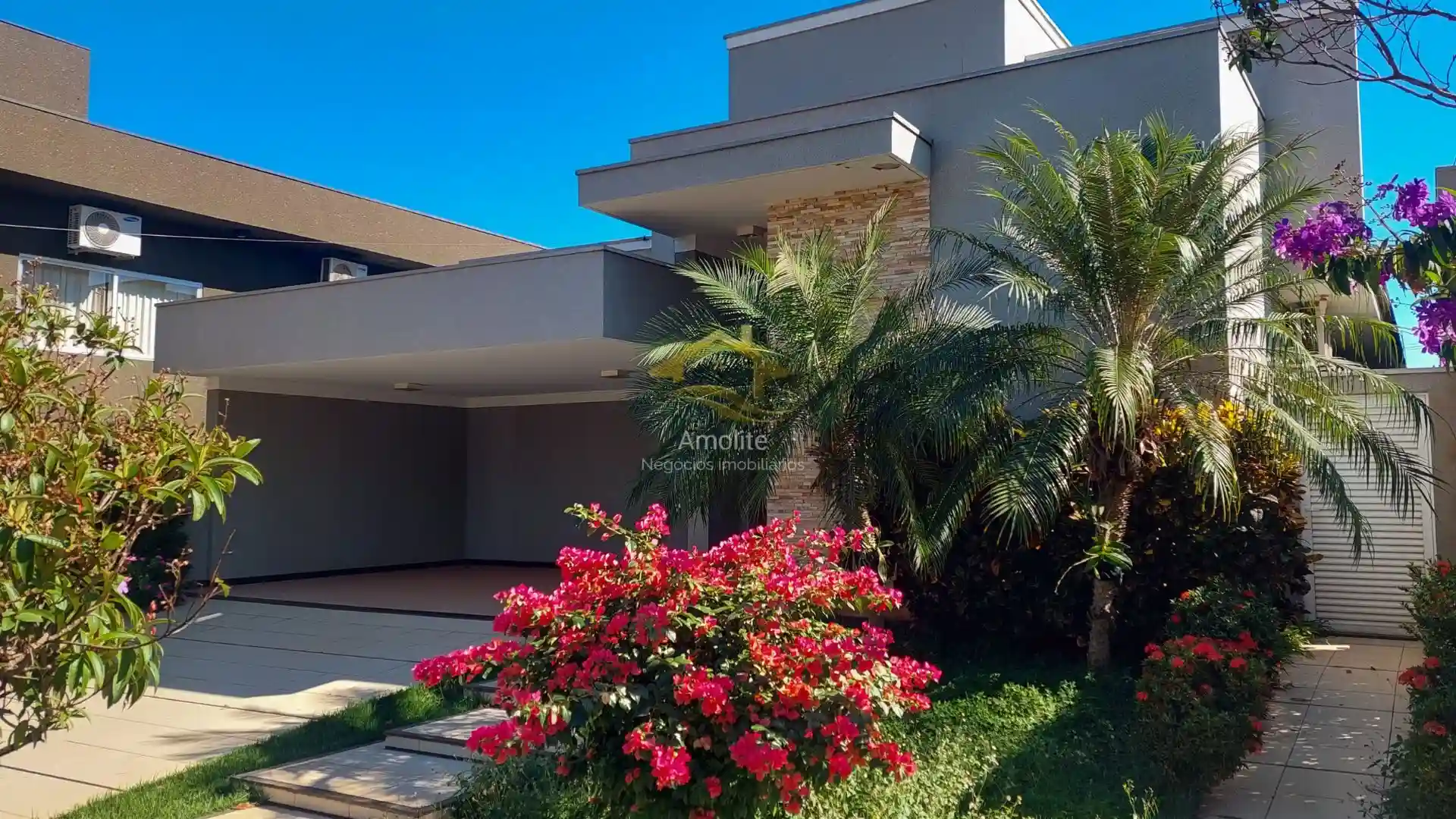 Casa de Condomínio com 3 quartos à venda, 224m² — foto 2 de 38
