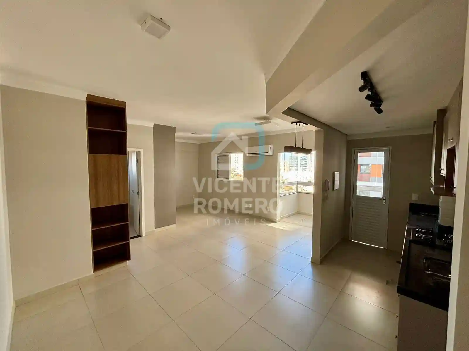 Apartamento com 3 quartos para aluguel, 90m² — foto 3 de 6