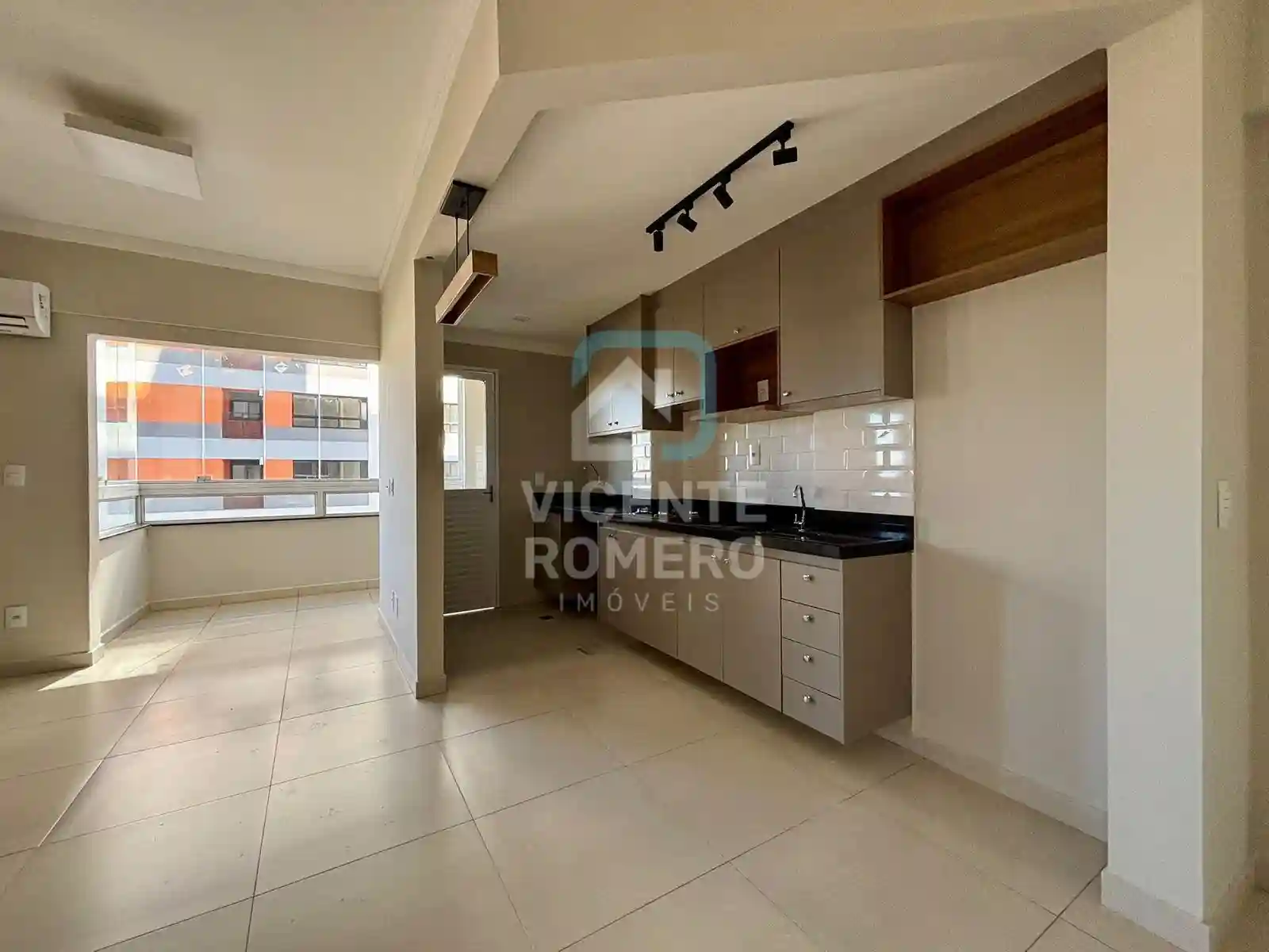 Apartamento com 3 quartos para aluguel, 90m² — foto 1 de 6