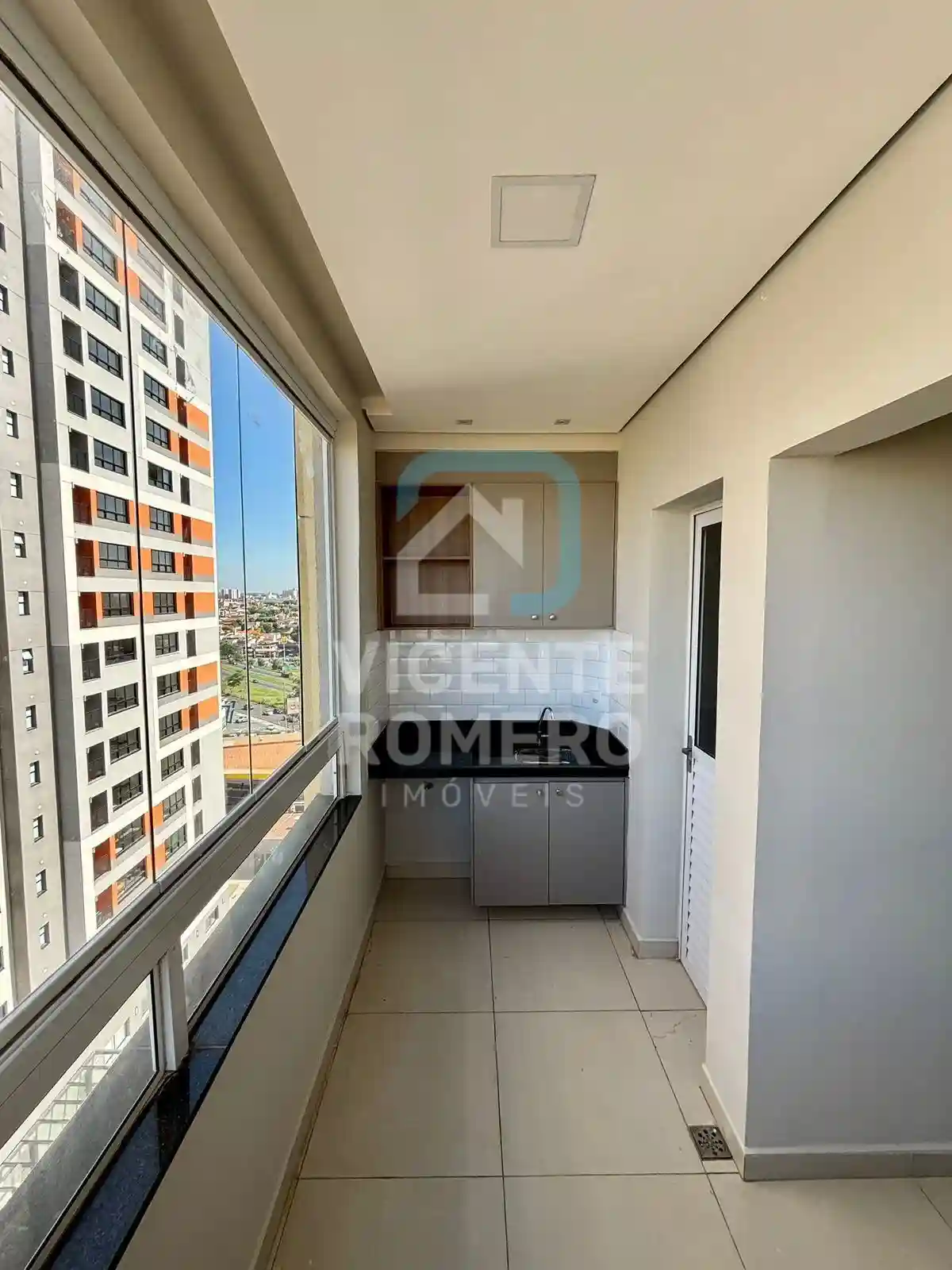 Apartamento com 3 quartos para aluguel, 90m² — foto 2 de 6