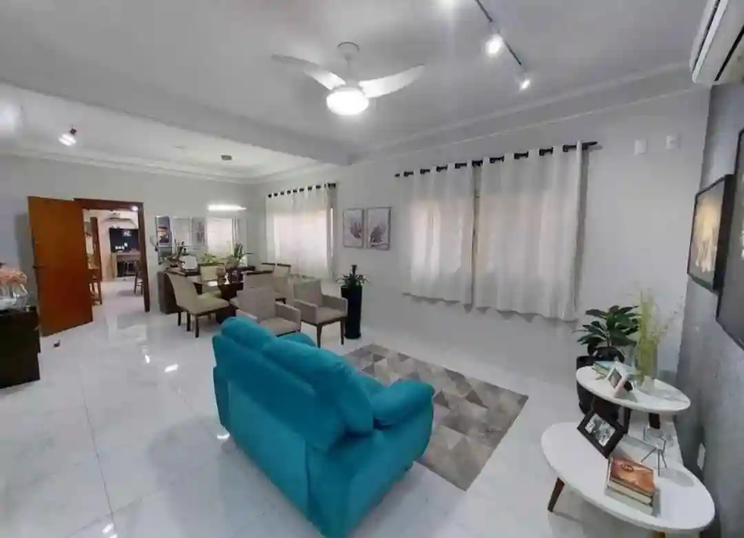Casa com 3 quartos à venda, 222m² — foto 1 de 20