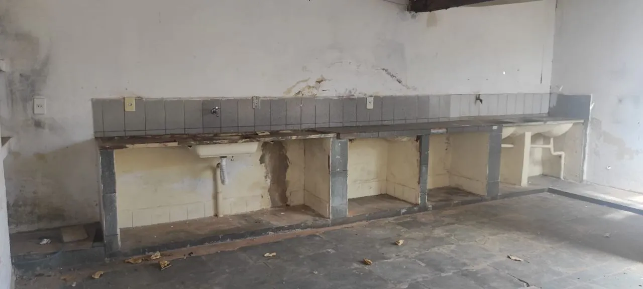 Casa com 3 quartos à venda, 374m² — foto 3 de 5