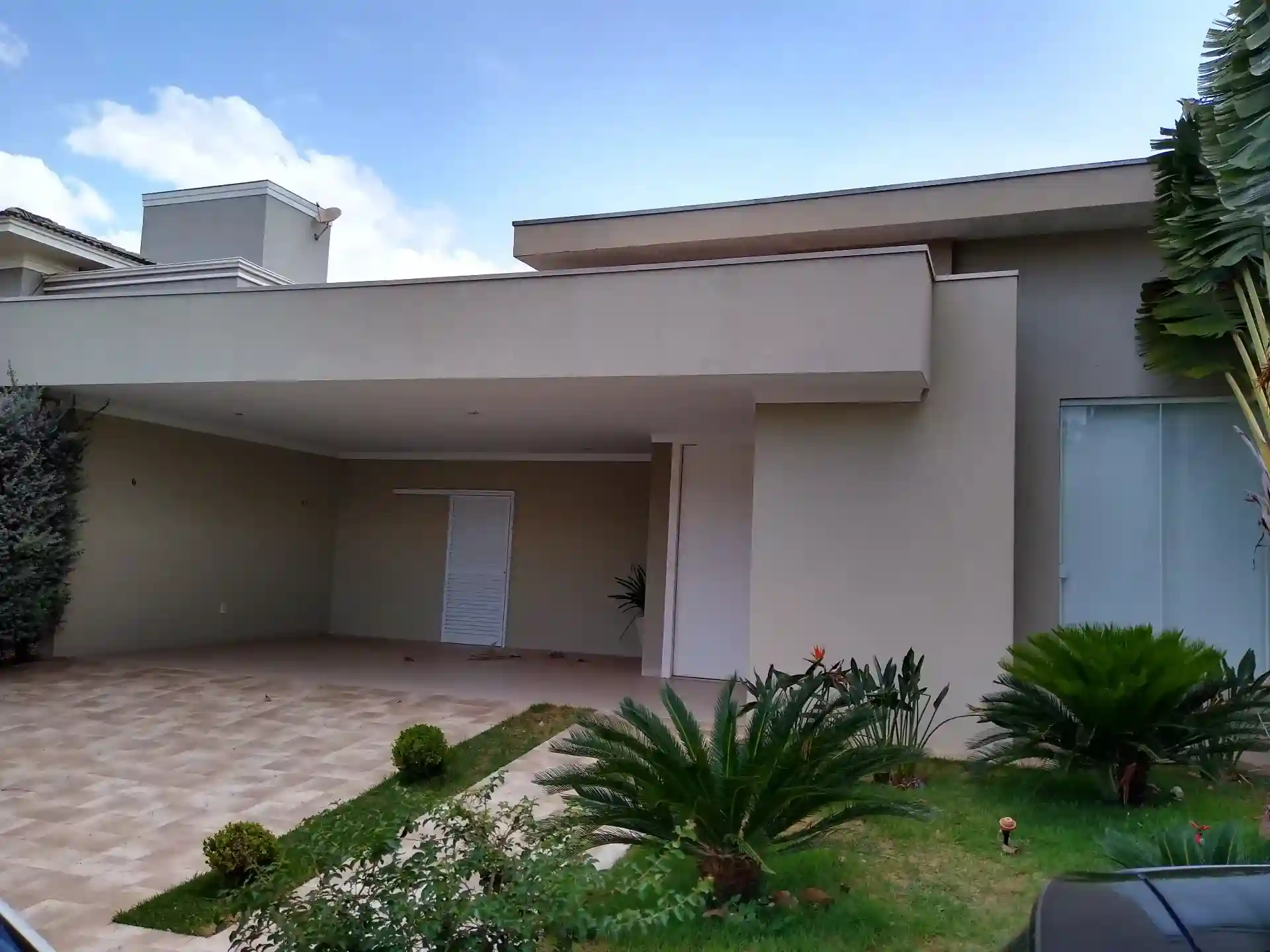 Casa de Condomínio com 3 quartos à venda, 220m² — foto 2 de 41