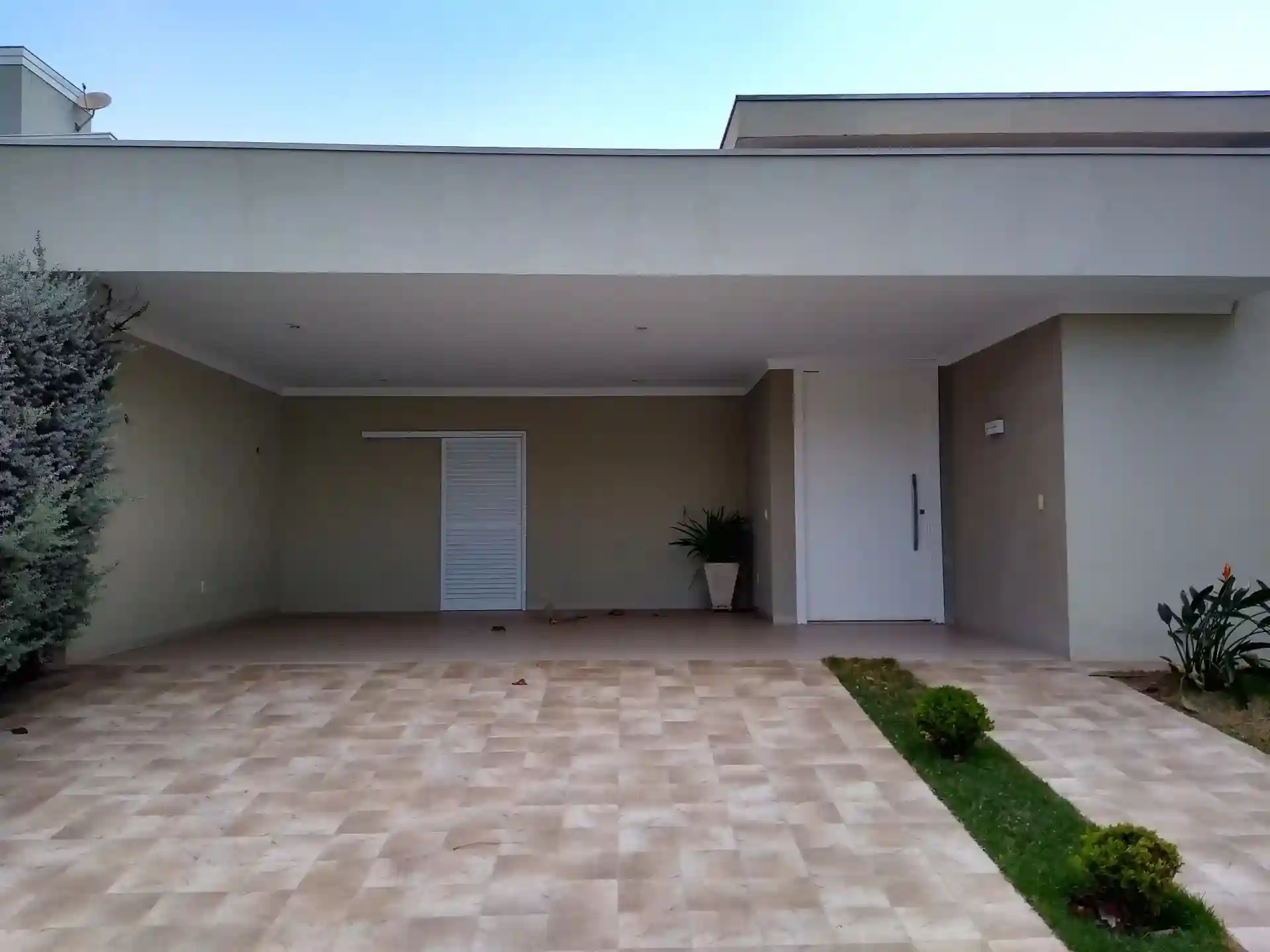 Casa de Condomínio com 3 quartos à venda, 220m² — foto 1 de 41
