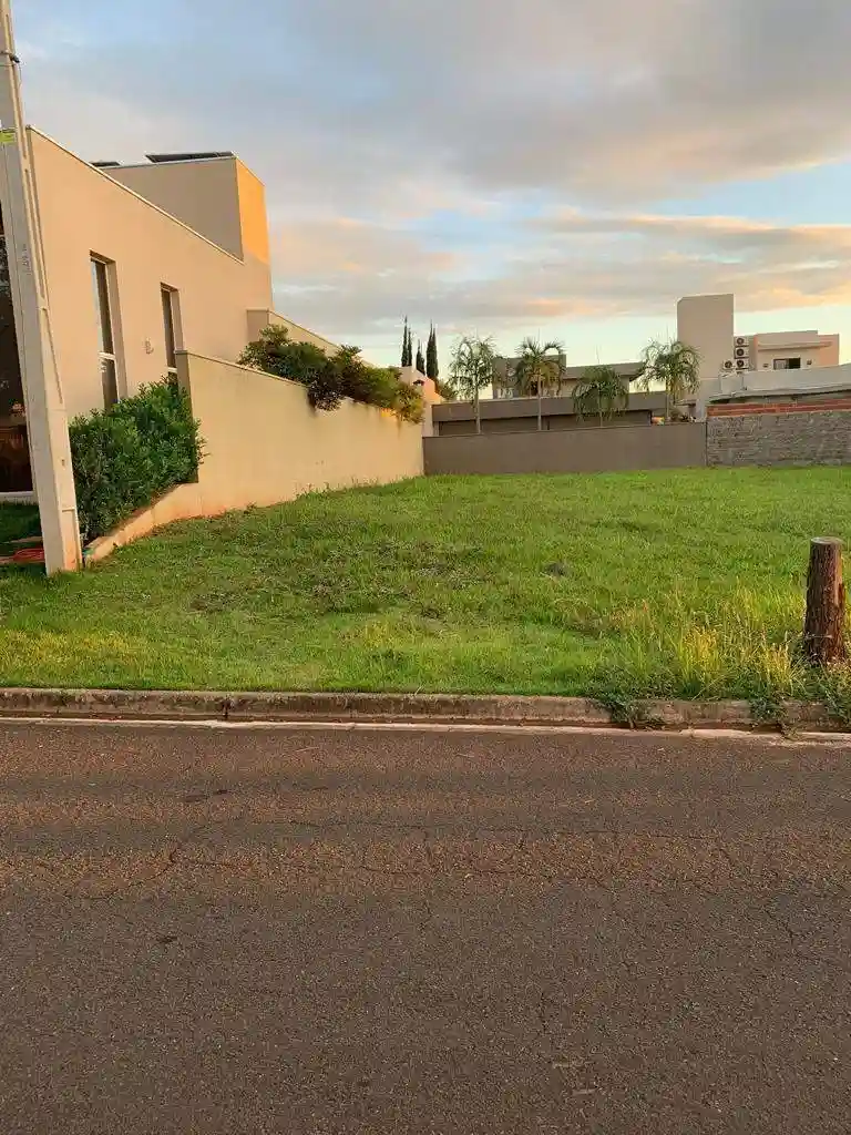 Terreno / Lote / Condomínio  à venda, 360m² — foto 2 de 7