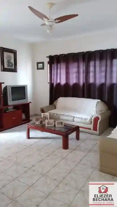 Casa com 3 quartos à venda, 170m² — foto 1 de 8