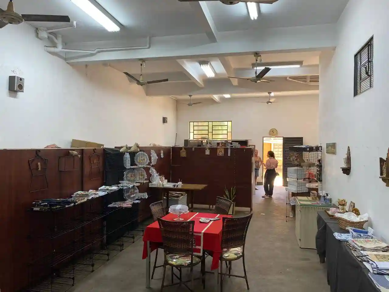 Loja / Salão / Ponto Comercial  para aluguel, 200m² — foto 1 de 10