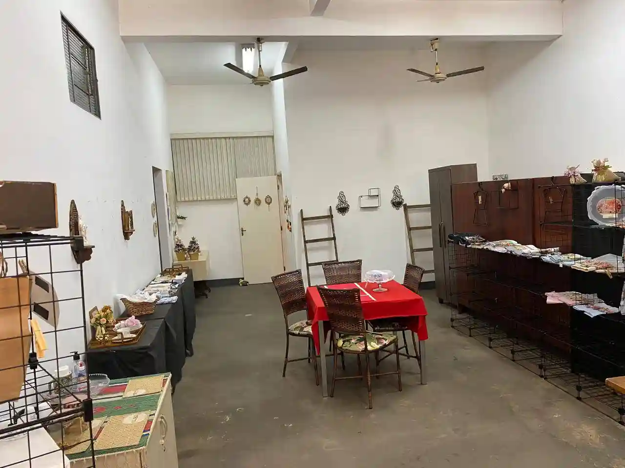Loja / Salão / Ponto Comercial  para aluguel, 200m² — foto 2 de 10