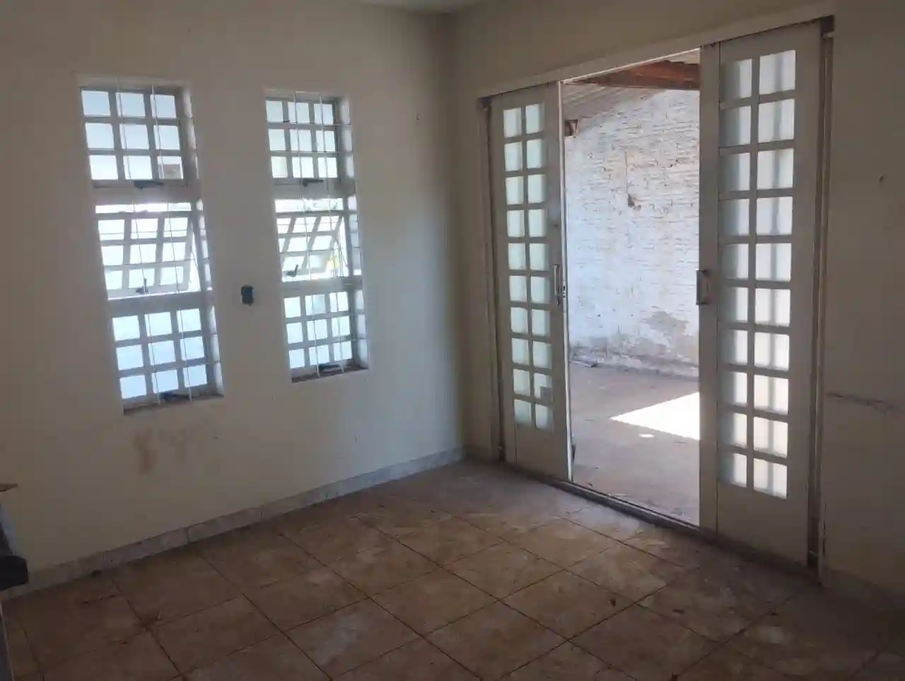 Casa com 2 quartos à venda, 200m² — foto 2 de 14