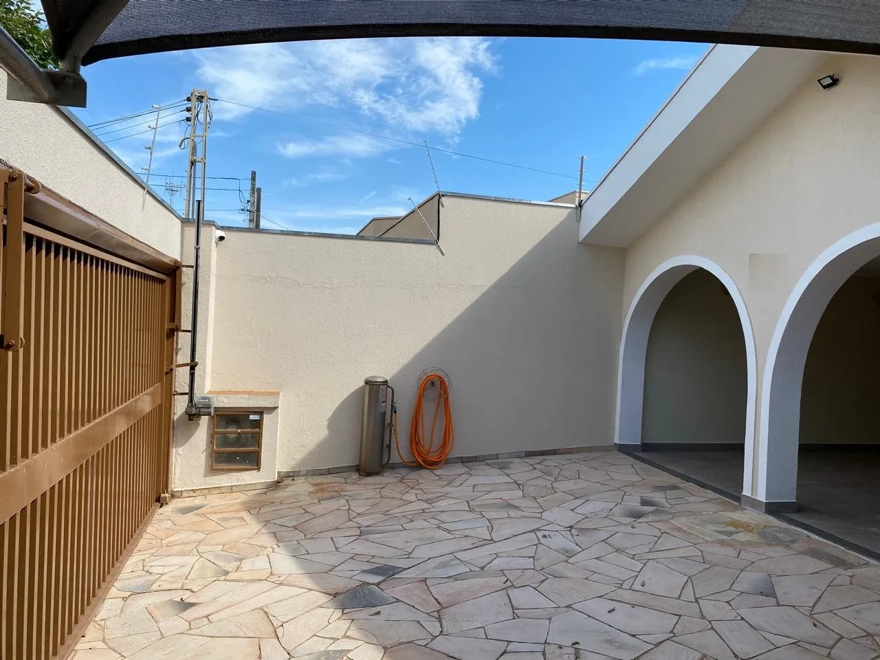 Casa com 3 quartos à venda, 220m² — foto 3 de 33