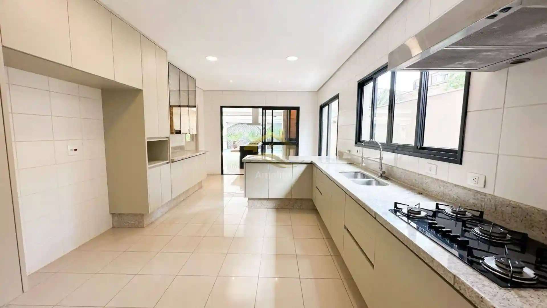 Casa de Condomínio com 3 quartos à venda, 380m² — foto 22 de 31