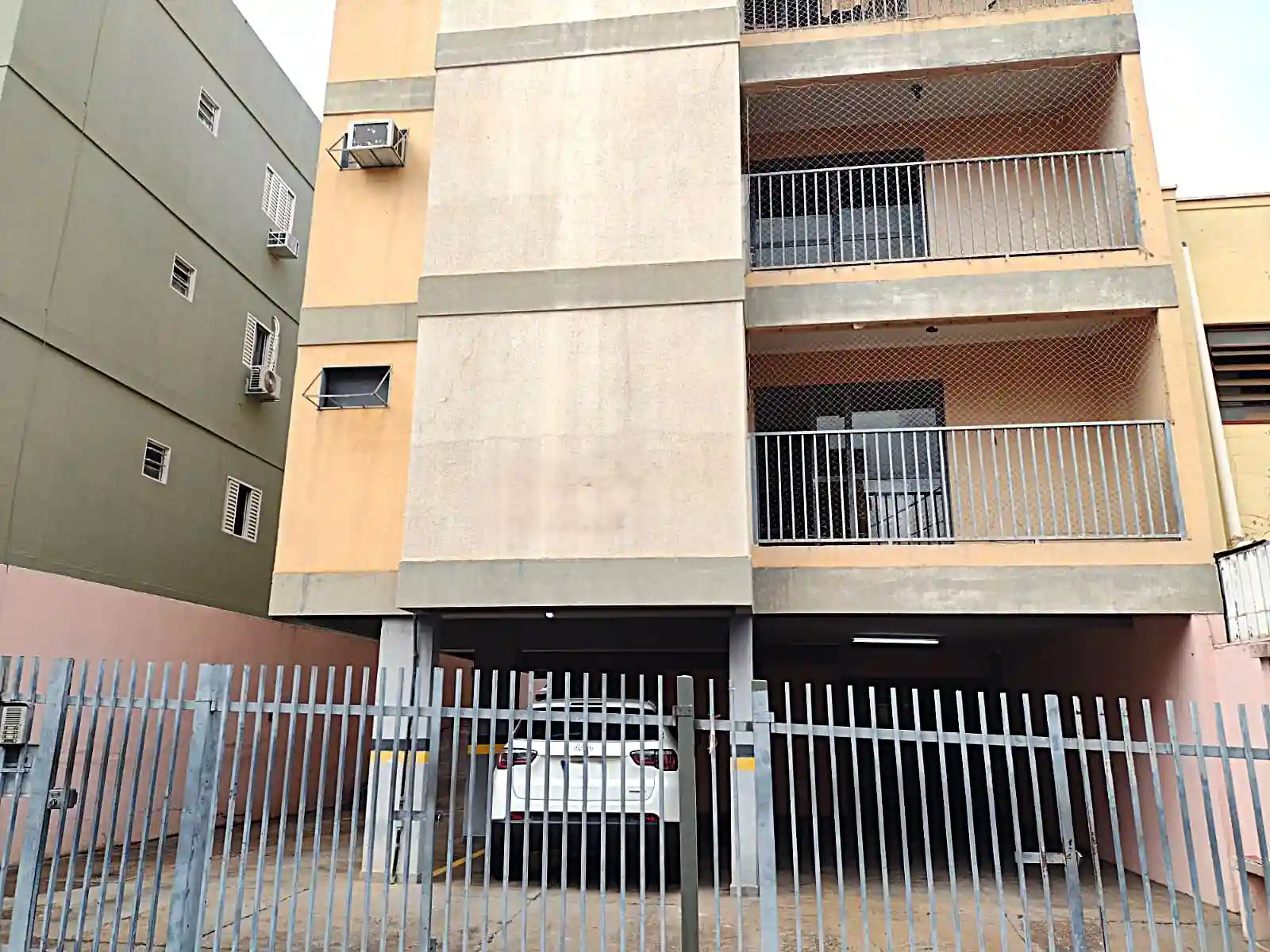 Apartamento com 2 quartos à venda, 80m² — foto 1 de 9