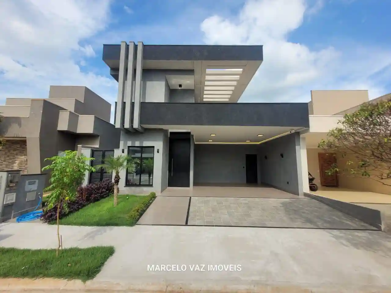 Casa de Condomínio com 3 quartos à venda, 275m² — foto 1 de 22