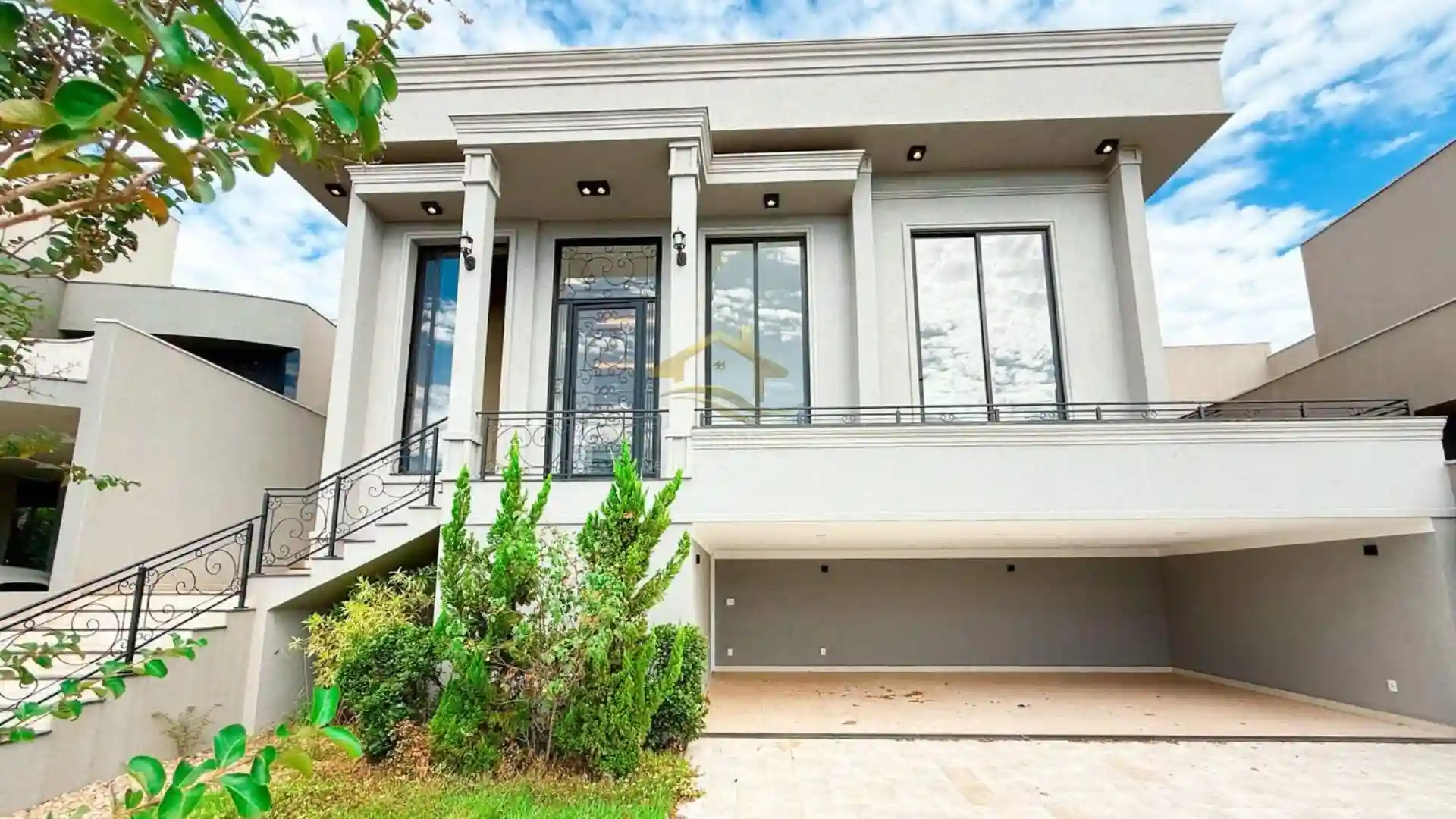 Casa de Condomínio com 4 quartos à venda, 323m² — foto 1 de 43