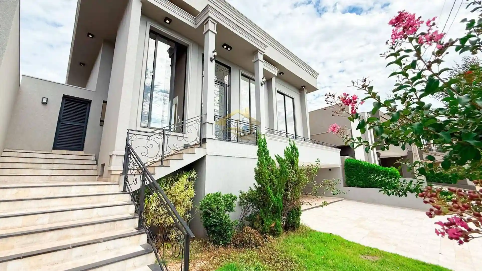 Casa de Condomínio com 4 quartos à venda, 323m² — foto 3 de 43