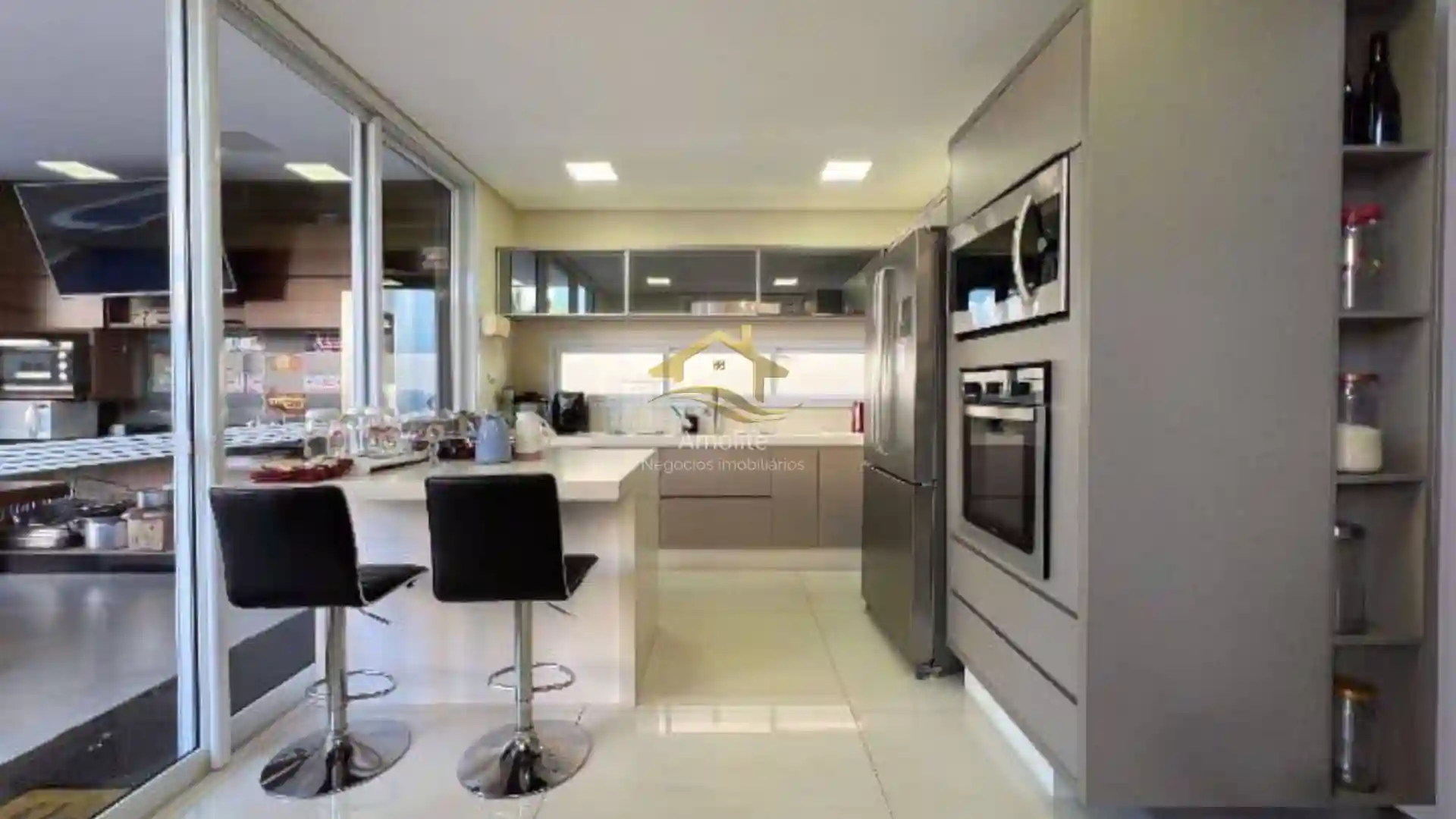 Casa de Condomínio com 4 quartos à venda, 300m² — foto 25 de 35
