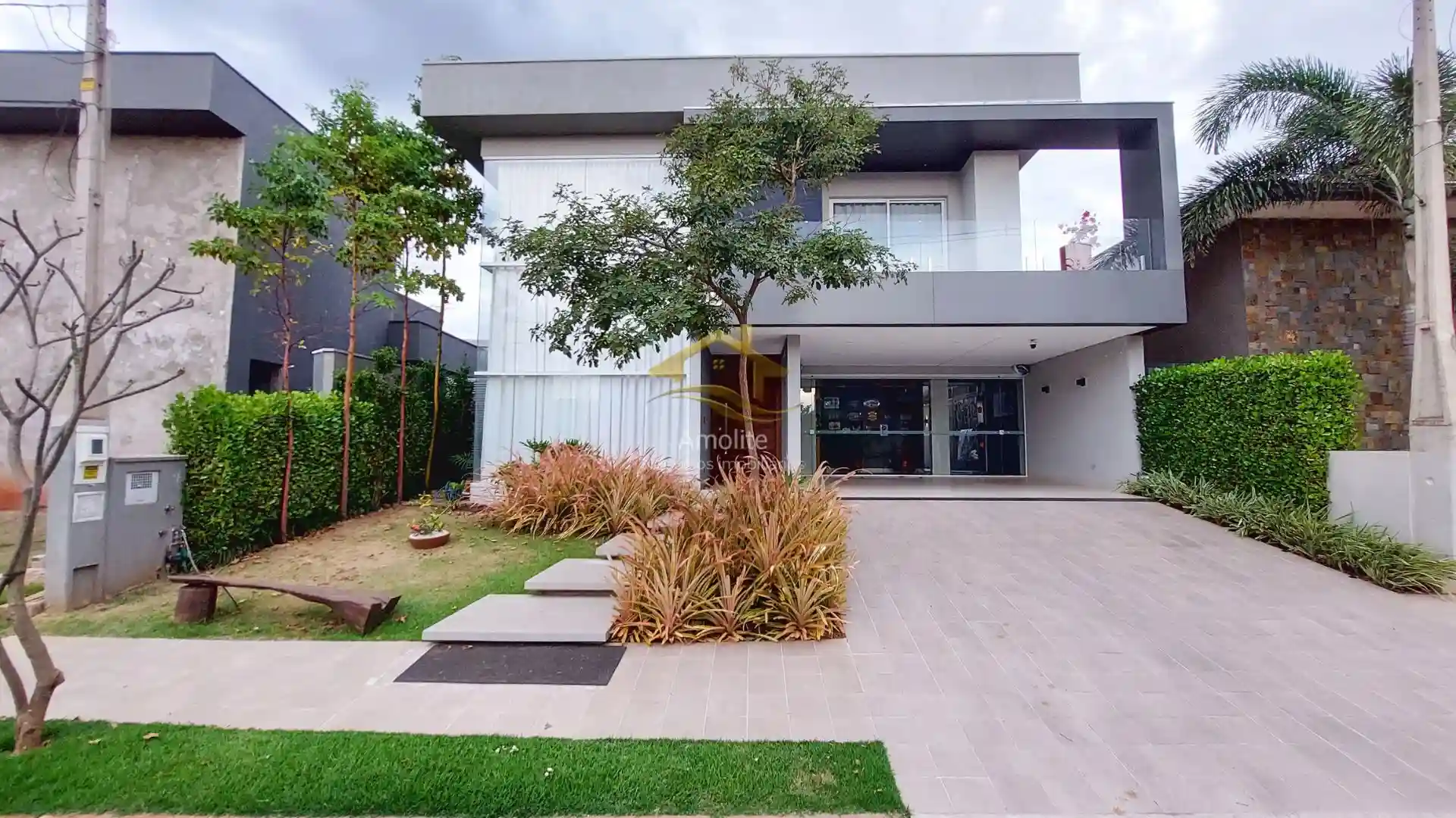 Casa de Condomínio com 4 quartos à venda, 300m² — foto 1 de 35