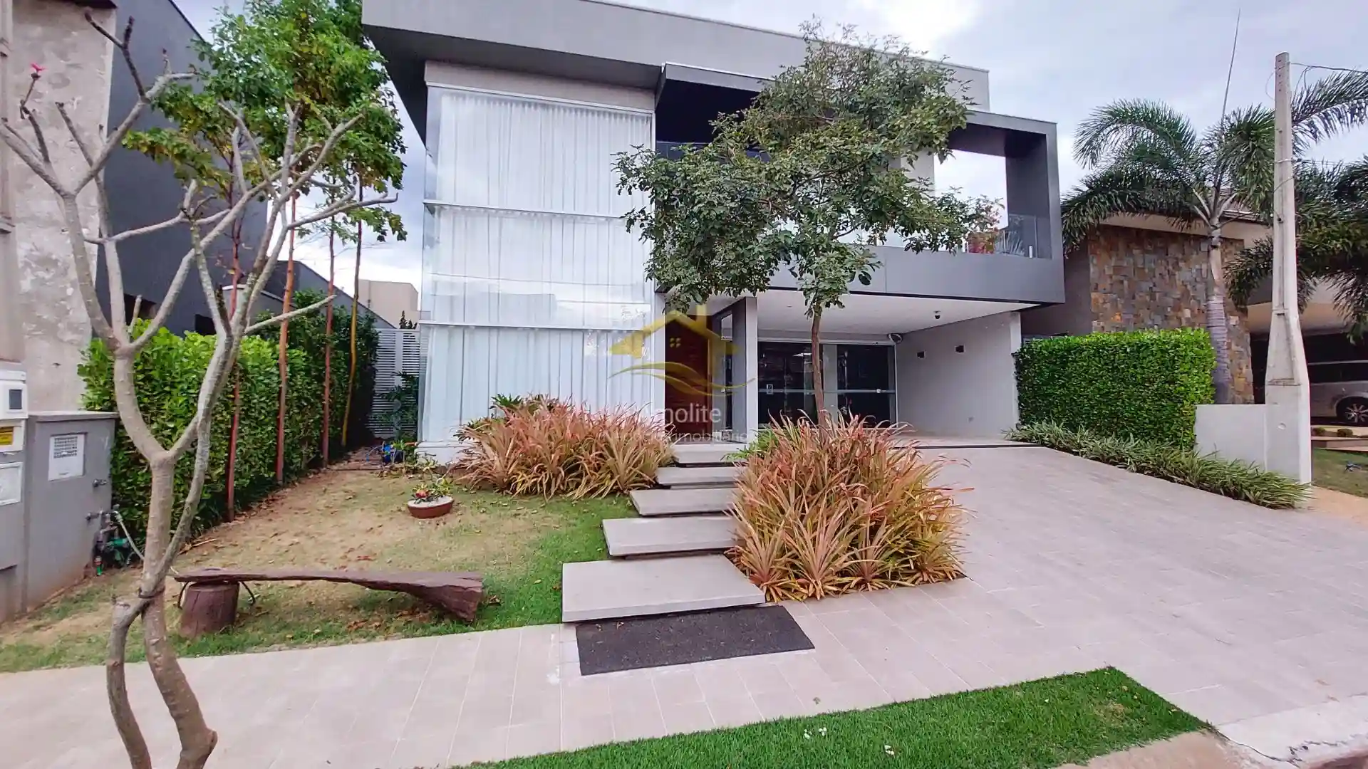 Casa de Condomínio com 4 quartos à venda, 300m² — foto 2 de 35