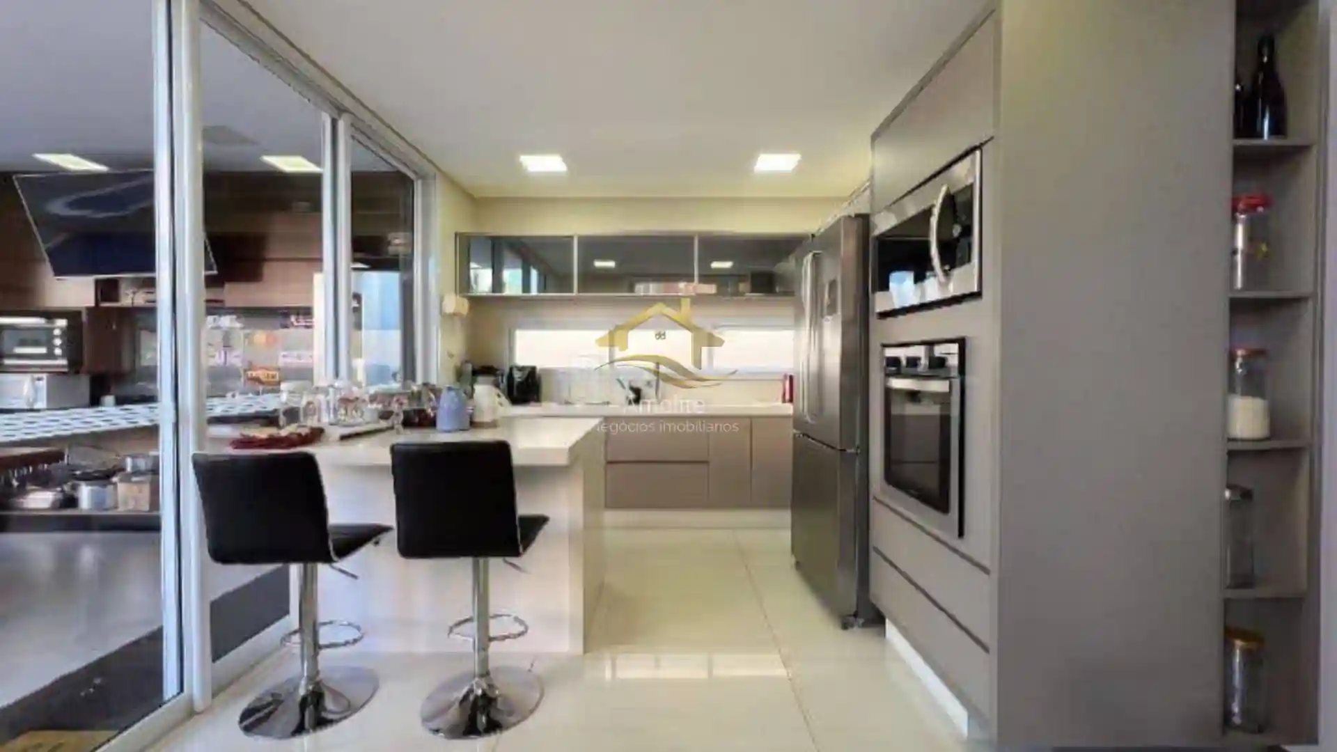 Casa de Condomínio com 4 quartos à venda, 300m² — foto 18 de 35