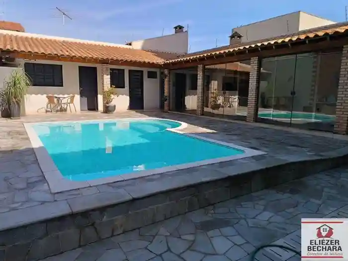 Casa com 3 quartos à venda, 253m² — foto 1 de 22