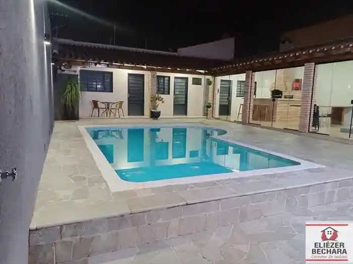 Casa com 3 quartos à venda, 253m² — foto 2 de 22