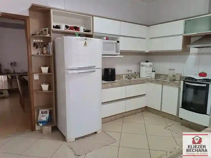 Casa com 3 quartos à venda, 253m² — foto 15 de 22