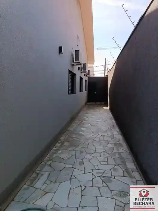 Casa com 3 quartos à venda, 253m² — foto 18 de 22