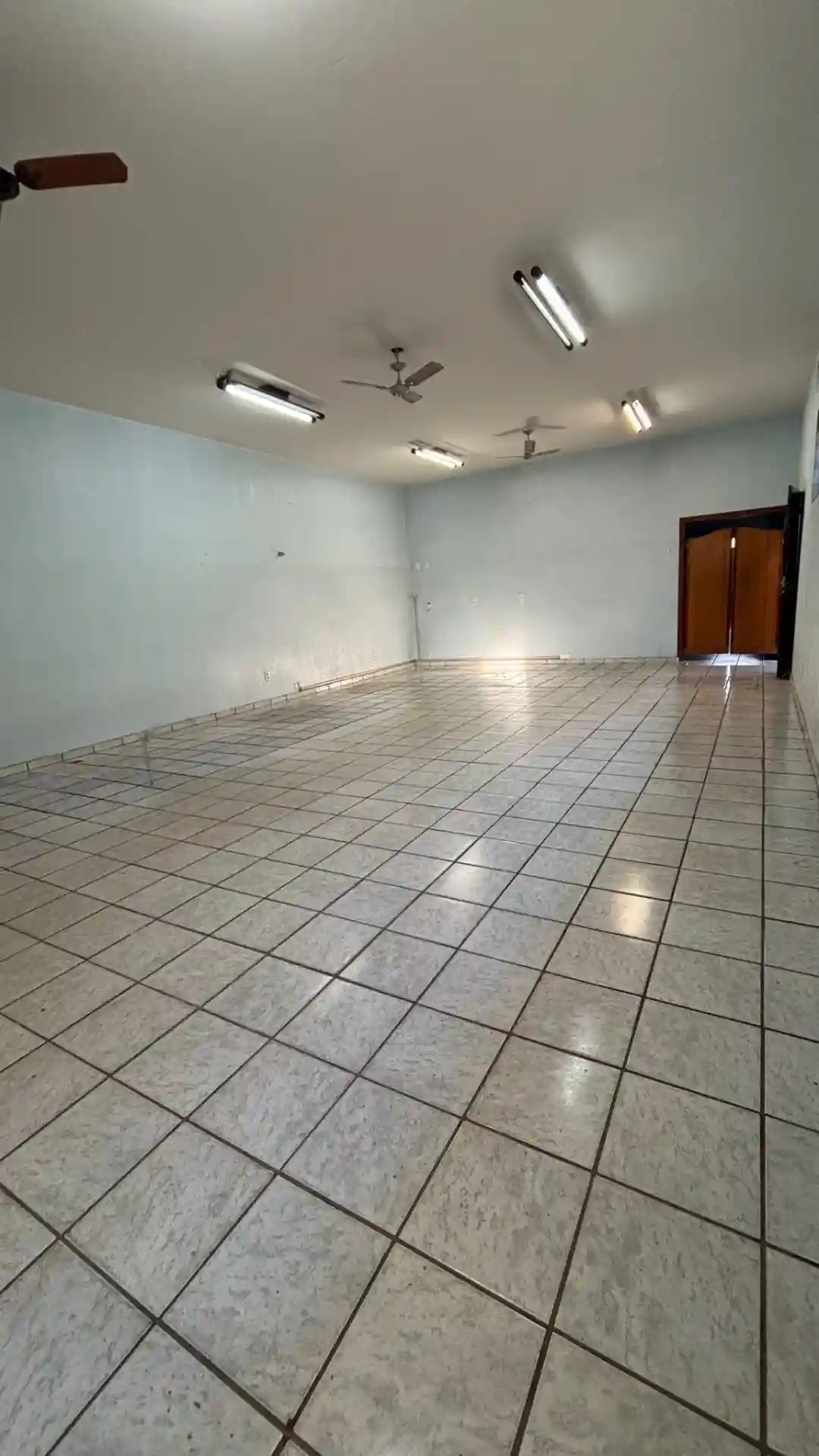 Loja / Salão / Ponto Comercial  para aluguel, 180m² — foto 2 de 7