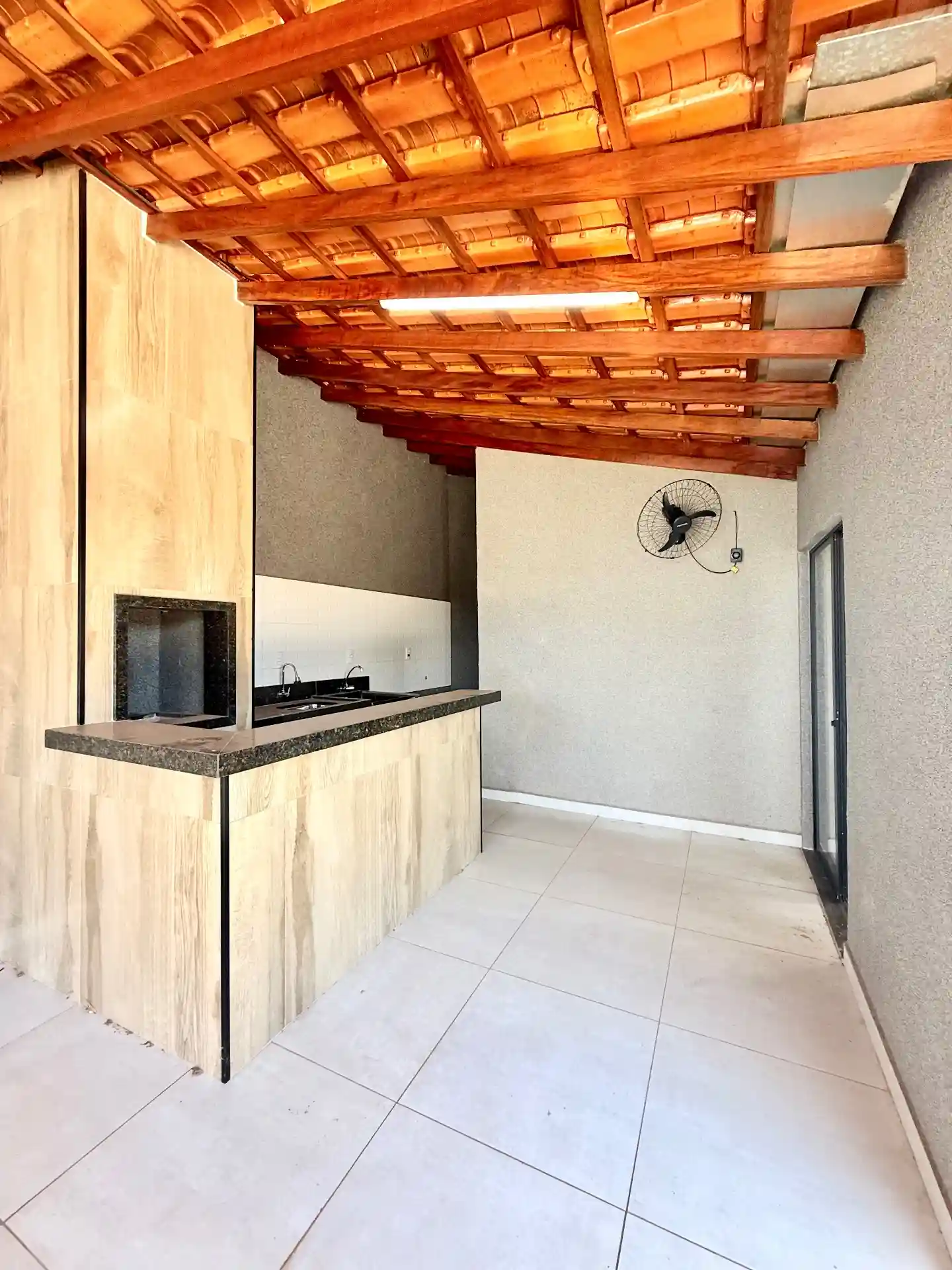 Casa com 3 quartos à venda, 200m² — foto 2 de 16