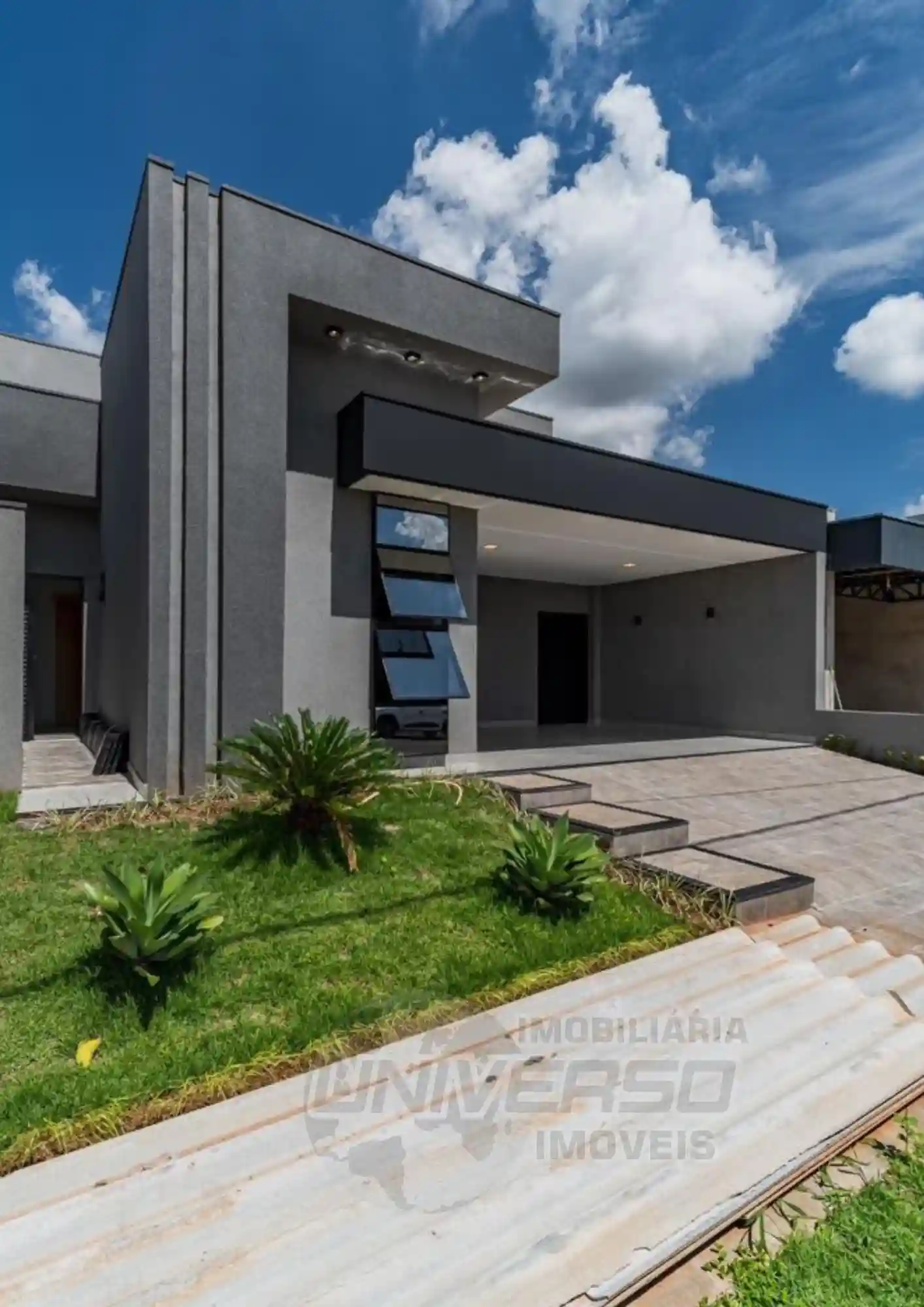 Casa de Condomínio com 3 quartos à venda, 253m² — foto 1 de 18