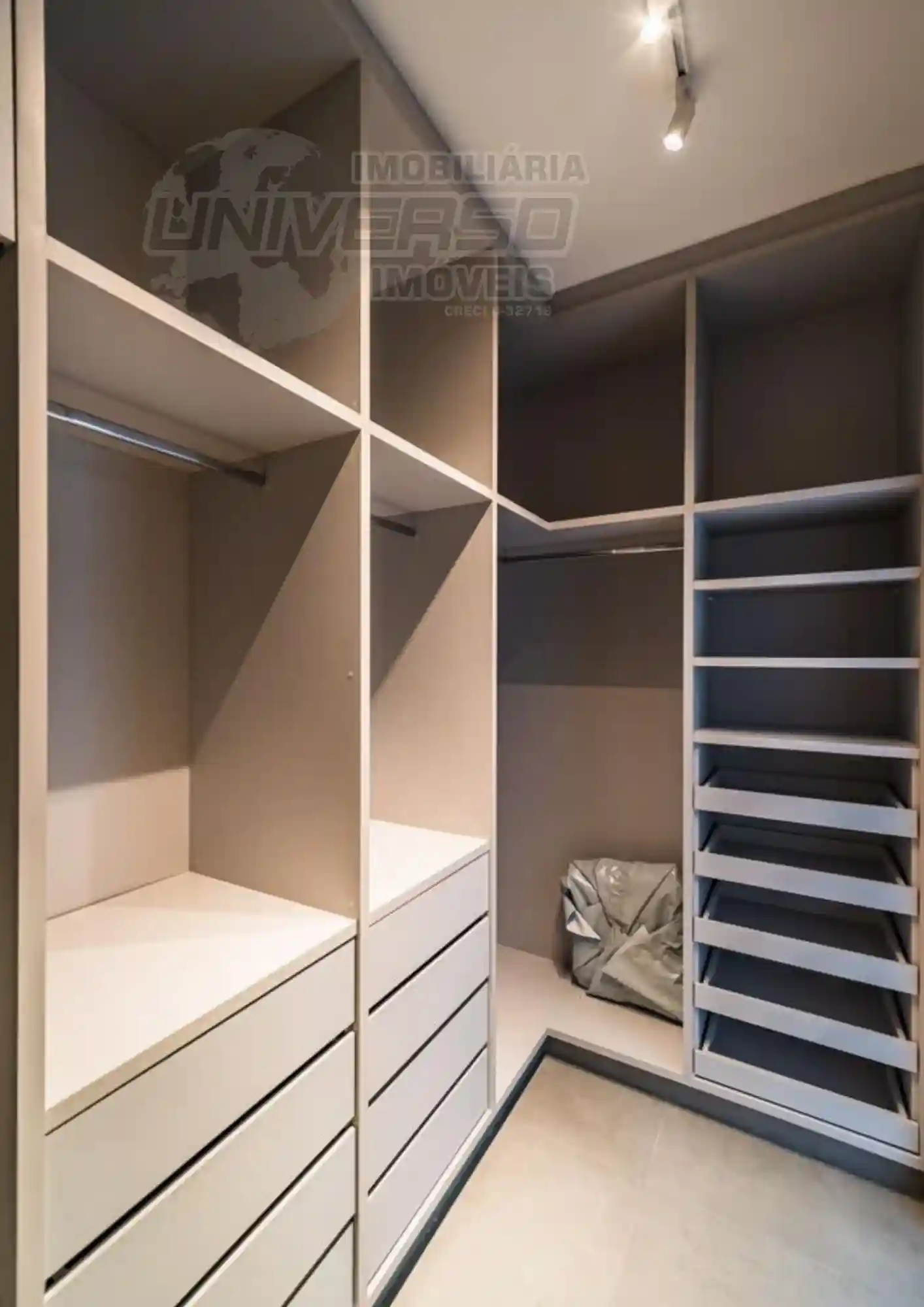 Casa de Condomínio com 3 quartos à venda, 253m² — foto 9 de 18