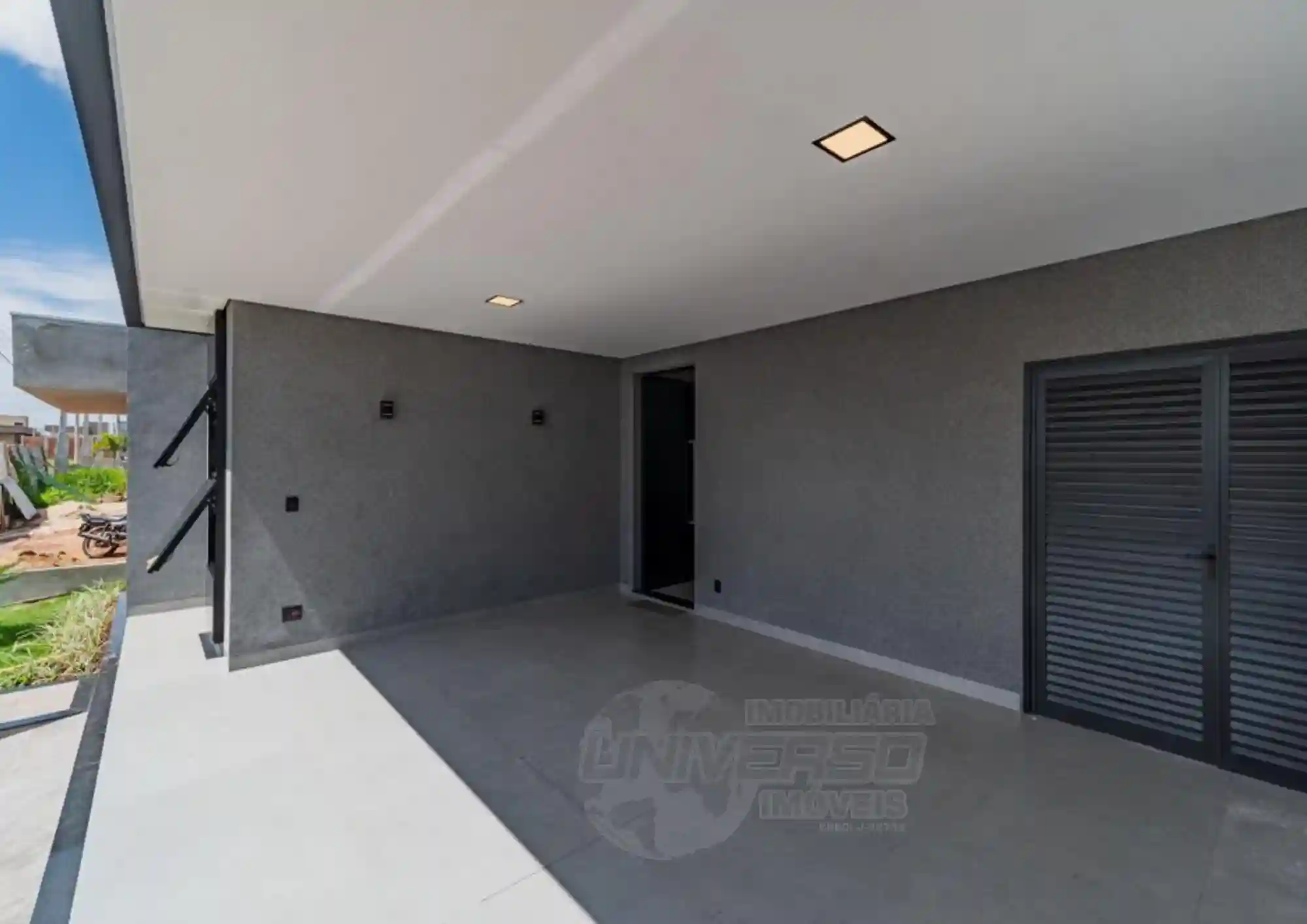 Casa de Condomínio com 3 quartos à venda, 253m² — foto 2 de 18