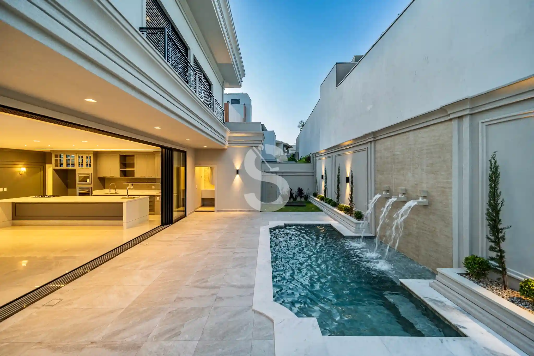 Casa de Condomínio com 4 quartos à venda, 464m² — foto 3 de 18
